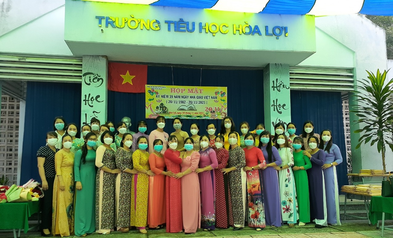HÌnh CBNV ngay 20-11