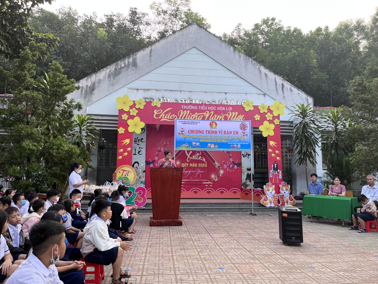CHƯƠNG TRÌNH TỔ CHỨC PHONG TRÀO CÂY MÙA XUÂN  - TRAO QUÀ CHO HỌC SINH KHÓ KHĂN VUI TẾT QUÝ MÃO