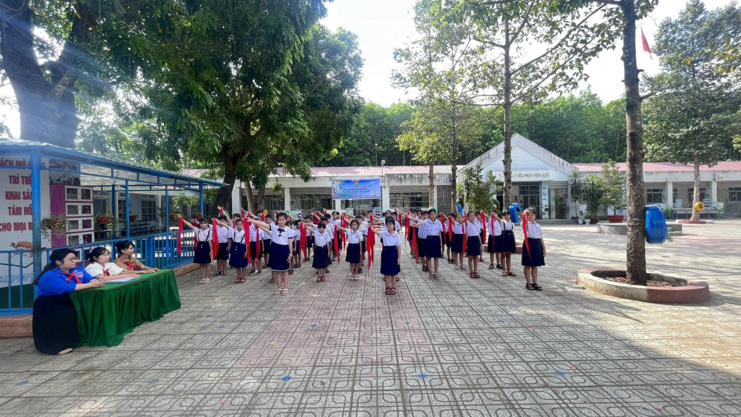 LIÊN ĐỘI TRƯỜNG TIỂU HỌC HÒA LỢI TỔ CHỨC THI  PHỤ TRÁCH SAO GIỎI