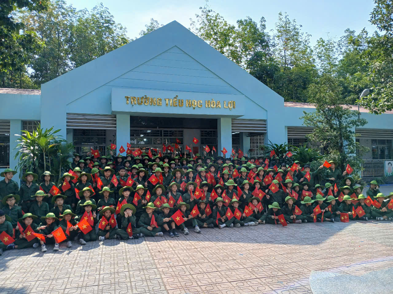 LIÊN ĐỘI TRƯỜNG TIỂU HỌC HÒA LỢI THAM GIA HỘI THI ĐỒNG DIỄN SÂN TRƯỜNG